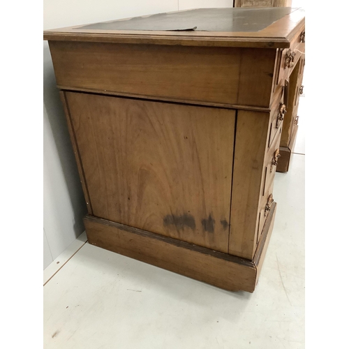 44 - A late Victorian mahogany pedestal desk, width 120cm, depth 65cm, height 76cm