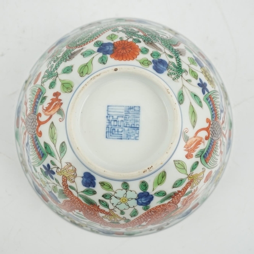 516 - A Chinese wucai dragon and phoenix bowl, early 20th century, diameter 15cm