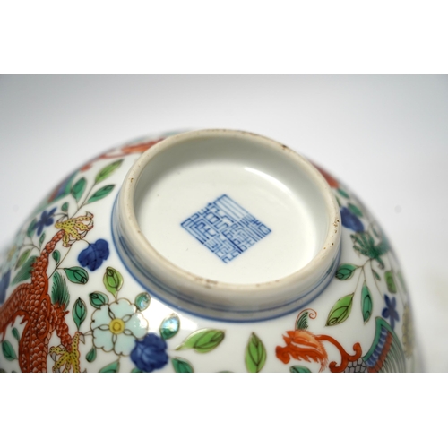 516 - A Chinese wucai dragon and phoenix bowl, early 20th century, diameter 15cm