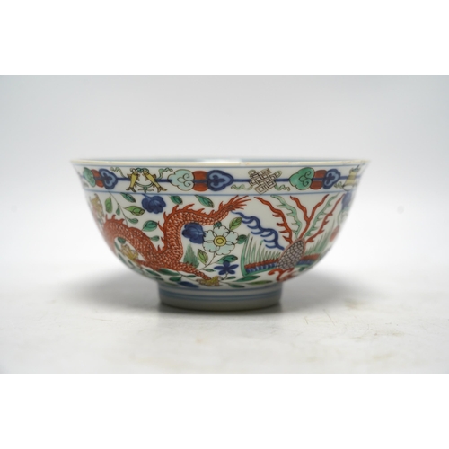 516 - A Chinese wucai dragon and phoenix bowl, early 20th century, diameter 15cm