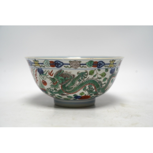 516 - A Chinese wucai dragon and phoenix bowl, early 20th century, diameter 15cm