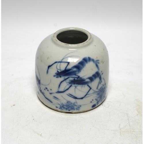 519 - A Chinese blue and white brush pot, possibly Republic period,  decorated with crayfish, 8.5cm