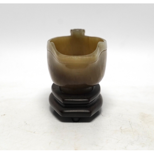 525 - An 18th century Chinese archaistic jade pouring vessel, yi, with carved dragon handle, 6cm high, on ... 