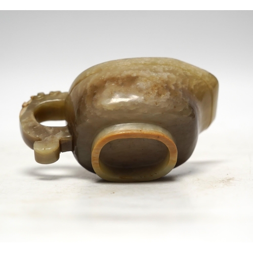 525 - An 18th century Chinese archaistic jade pouring vessel, yi, with carved dragon handle, 6cm high, on ... 