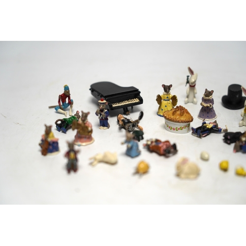 528 - Miniature novelty diecast figures including mouse orchestra, grand piano and other figures, largest ... 