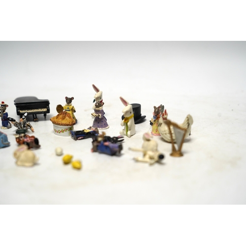 528 - Miniature novelty diecast figures including mouse orchestra, grand piano and other figures, largest ... 