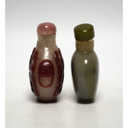 538 - Two Chinese glass snuff bottles, 19th century, largest 7cm high