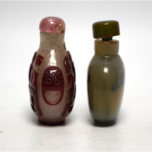 538 - Two Chinese glass snuff bottles, 19th century, largest 7cm high