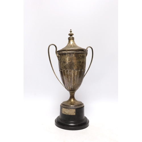 853 - A George V silver two handled trophy cup and cover, London, 1910, on an ebonised base, cup height on... 