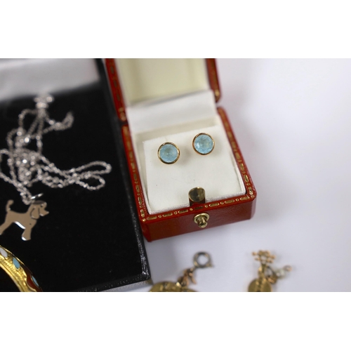 915 - Sundry jewellery including a diamond set yellow metal pendant, a similar yellow metal and diamond se... 