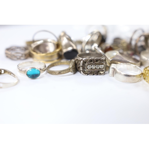 952 - A quantity of assorted mainly white metal and 925 dress rings.