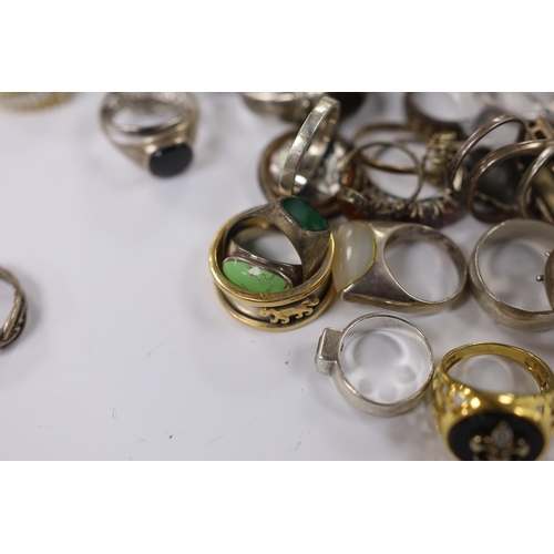 952 - A quantity of assorted mainly white metal and 925 dress rings.