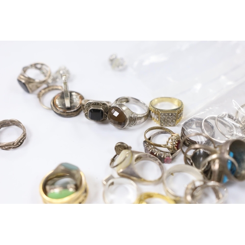 952 - A quantity of assorted mainly white metal and 925 dress rings.