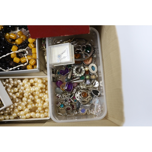 954 - A quantity of assorted mainly costume jewellery including silver gilt and paste set articulated clow... 