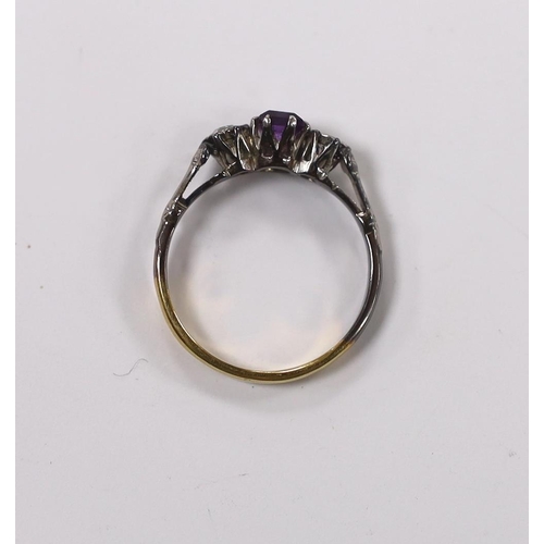 972 - An early 20th century 18ct and plat. single stone amethyst and two stone diamond set ring, size K, g... 