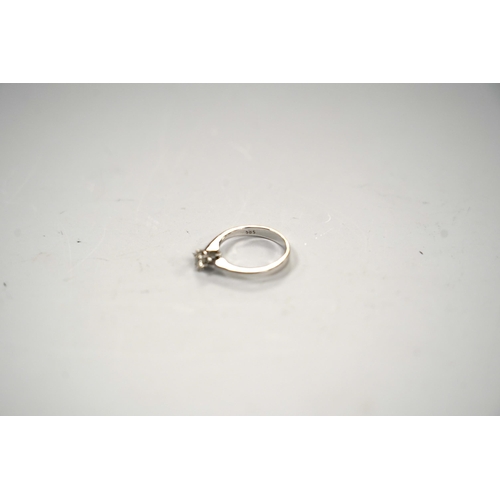 986 - A 14k white metal and solitaire diamond set ring, size H, gross weight 2 grams.