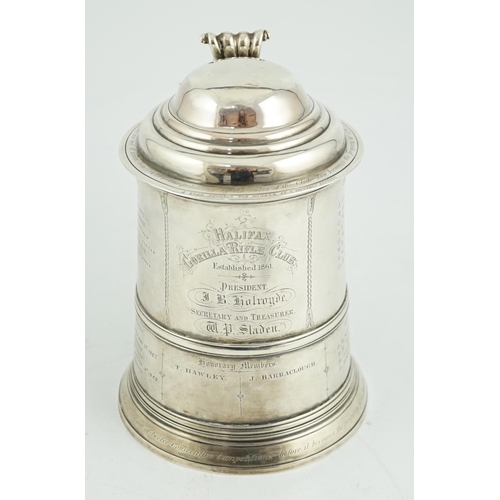 418 - A George II silver tankard with domed cover, by Richard Bayley?, with banded girdle, scroll thumbpie... 