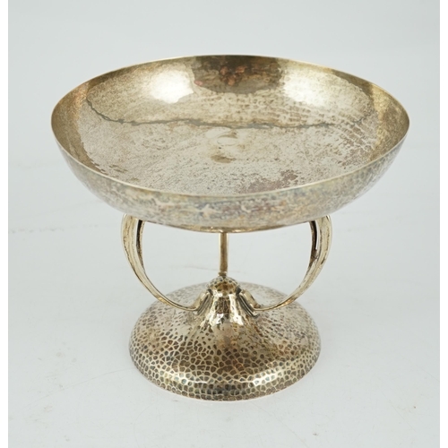 470 - A George V Arts & Crafts planished silver tazza, by Pearce & Sons, on curved tripod supports and pla... 