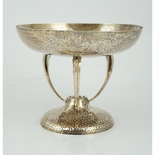 470 - A George V Arts & Crafts planished silver tazza, by Pearce & Sons, on curved tripod supports and pla... 