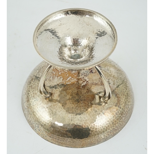 470 - A George V Arts & Crafts planished silver tazza, by Pearce & Sons, on curved tripod supports and pla... 