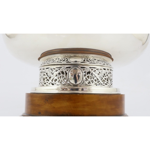 471 - A George V Arts & Crafts silver circular bowl, by W & C Sissons, with Celtic revival border, on a pi... 