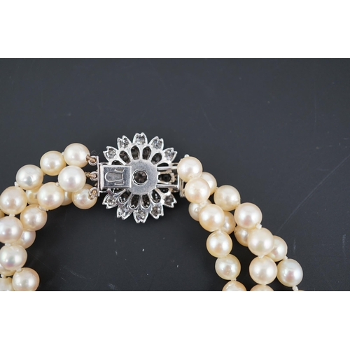 609 - A triple strand graduated cultured pearl choker necklace, with old and rose cut diamond cluster set ... 