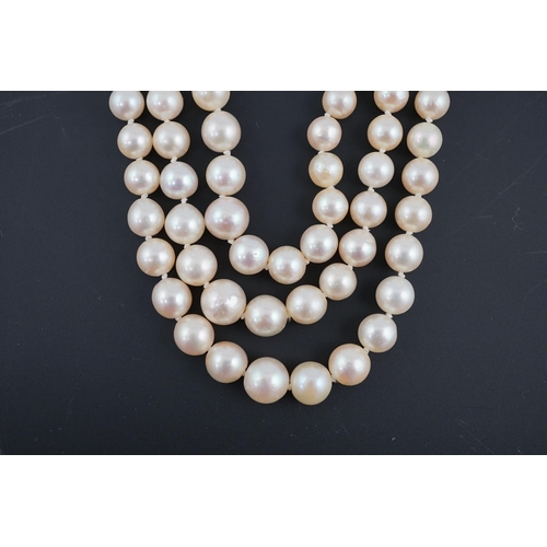 609 - A triple strand graduated cultured pearl choker necklace, with old and rose cut diamond cluster set ... 