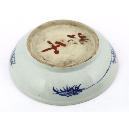 81 - A large Chinese blue and white mythical beasts saucer dish, Yongzheng period, the centre painted w... 