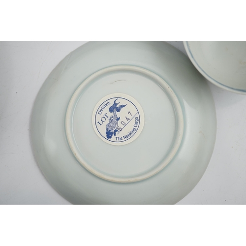 86 - A set of twenty four Chinese Nanking Cargo blue and white large pagoda tea bowls and saucers, Qian... 