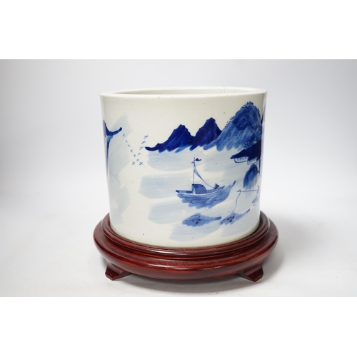 89 - A Chinese blue and white landscape cylindrical brushpot, bitong, 19th century, painted with figure... 