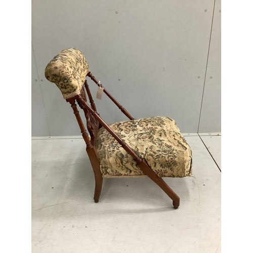 1092 - A Victorian walnut side chair, width 47cm, depth 48cm, height 76cm. Condition - fair