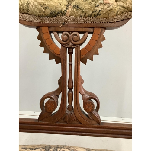 1092 - A Victorian walnut side chair, width 47cm, depth 48cm, height 76cm. Condition - fair