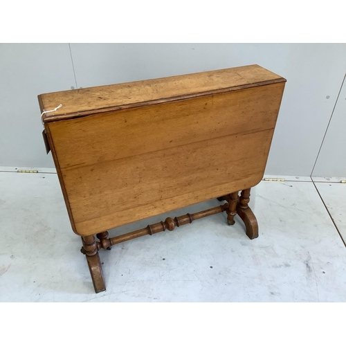 1128 - A late Victorian Howard and Sons oak Sutherland table, width 76cm, depth 18cm, height 68cm. Conditio... 