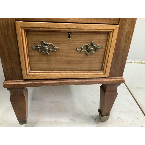 1185 - A late Victorian walnut nine drawer kneehole desk, missing two castors and one handle, width 112cm, ... 