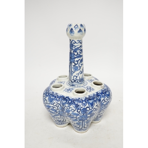 1265 - An early 20th century Chinese blue and white tulip vase, 24cm. Condition - good