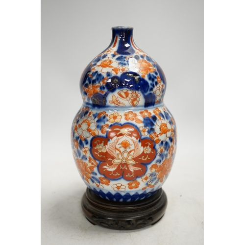 1304 - A Japanese Imari double gourd flask on stand, 23cm high. Condition - gilding worn otherwise good... 