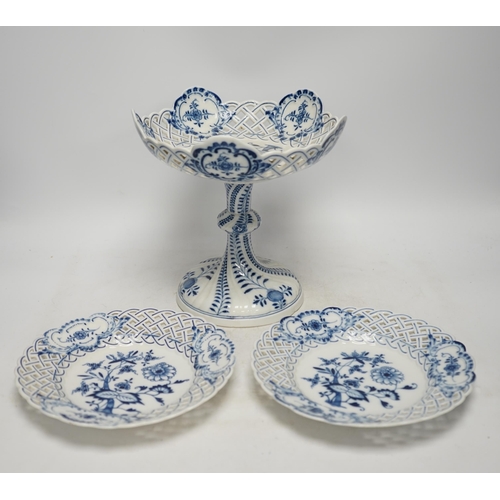 1343 - A late 19th Meissen blue and white onion pattern dessert service, consisting of a pair of comports a... 