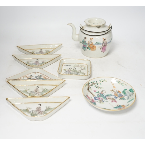 1355 - Chinese ceramics to include a teapot and a set of five dishes, 19th/20th century, largest 15cm wide.... 