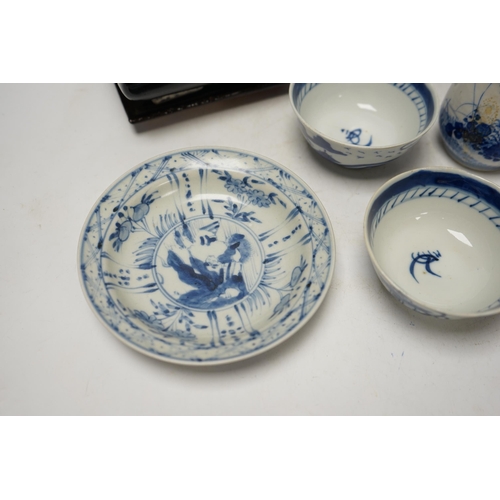 1362 - Chinese ceramics to include blue and white bowls and vases, largest 15cm wide. Condition - poor to f... 