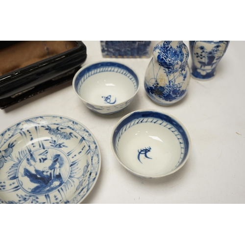 1362 - Chinese ceramics to include blue and white bowls and vases, largest 15cm wide. Condition - poor to f... 