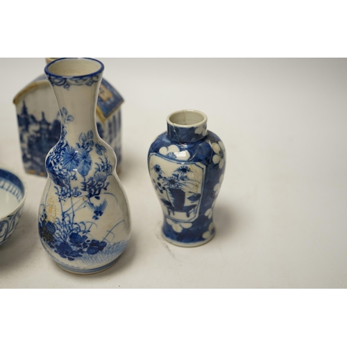 1362 - Chinese ceramics to include blue and white bowls and vases, largest 15cm wide. Condition - poor to f... 