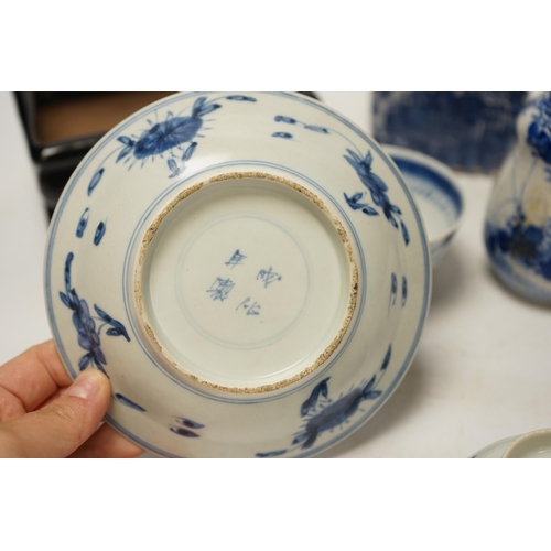 1362 - Chinese ceramics to include blue and white bowls and vases, largest 15cm wide. Condition - poor to f... 