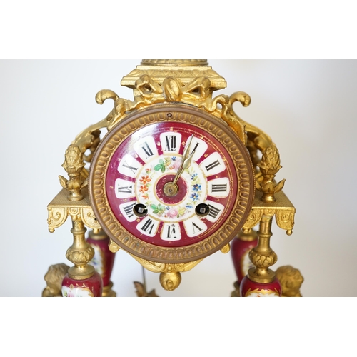 1396 - A late 19th century gilt metal and porcelain mounted mantel clock with associated stand, key and pen... 