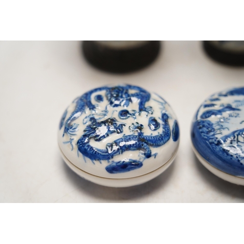 1411 - Chinese blue and white ceramics comprising crackle glaze vases and circular seal pots (4). Condition... 