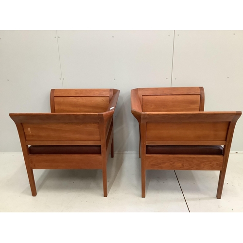 45 - A pair of Thomas Moser cherrywood Sofia Lounge chairs, leather seats, width 89cm, depth 77cm, heig... 