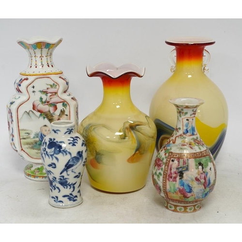 299 - Two Dalian glass vases and three Chinese porcelain vases, 19th/20th century, tallest 19.5cm. Conditi... 