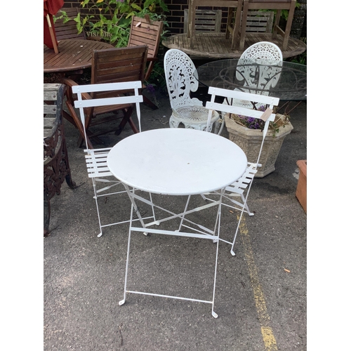 1020 - A circular painted metal folding garden table, diameter 59cm, height 71cm, together with a pair of f... 