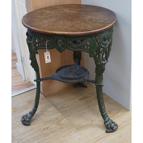 1294 - A rare early 20th century Boer War commemorative cast iron pub table, decorated with standing soldie... 