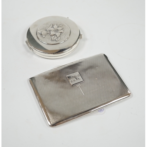 1844 - A George VI engine turned silver cigarette case, 11.5cm, together with a Spanish white metal compact... 