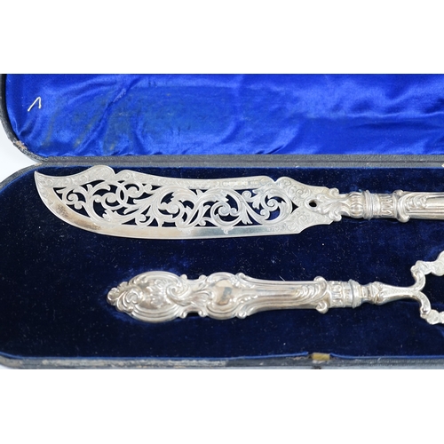 1875 - A cased pair of Victorian silver fish servers, maker H&I, Birmingham, 1863, knife 32.1cm. Condition ... 